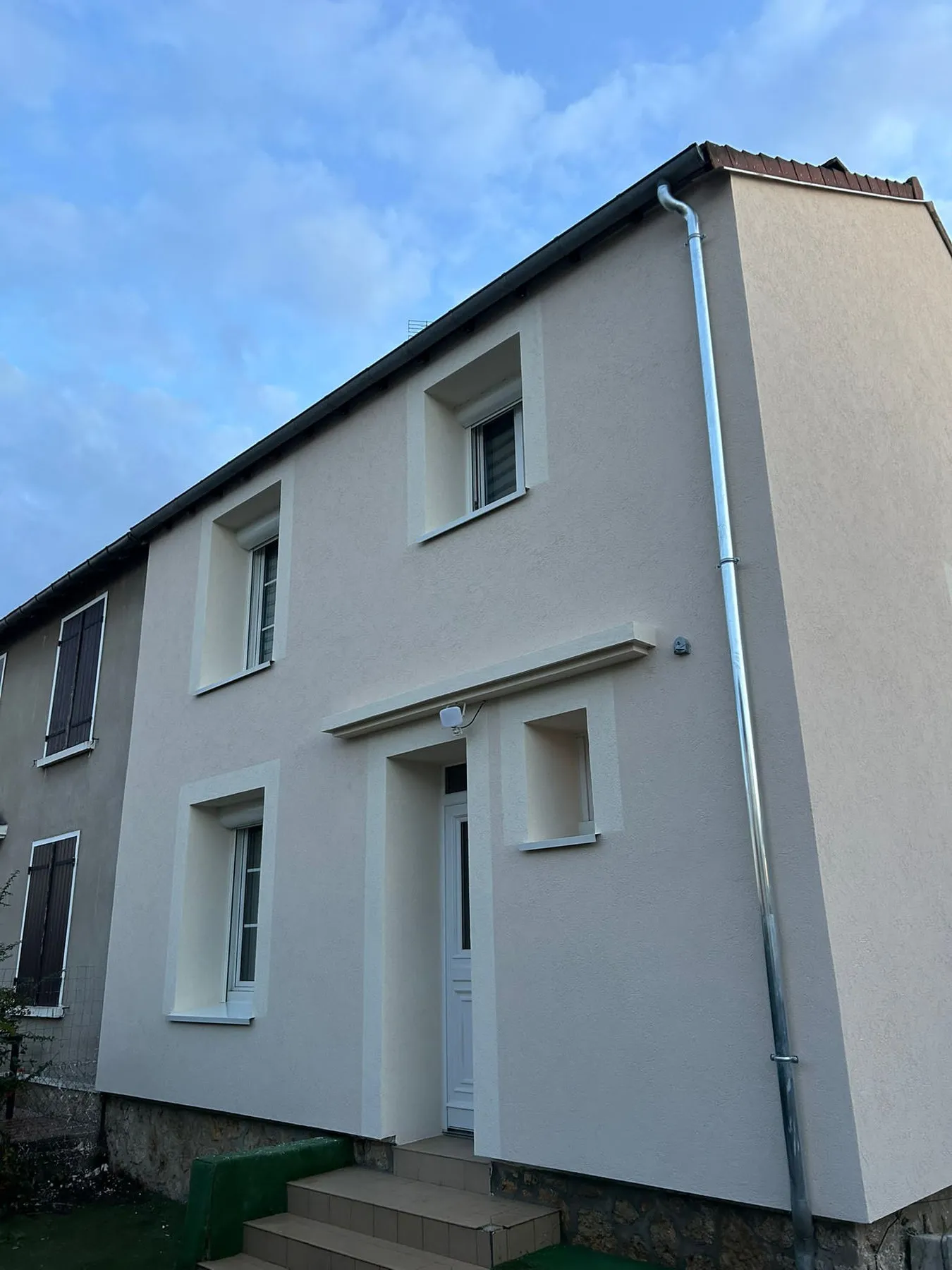 Façade et encadrements après enduit
