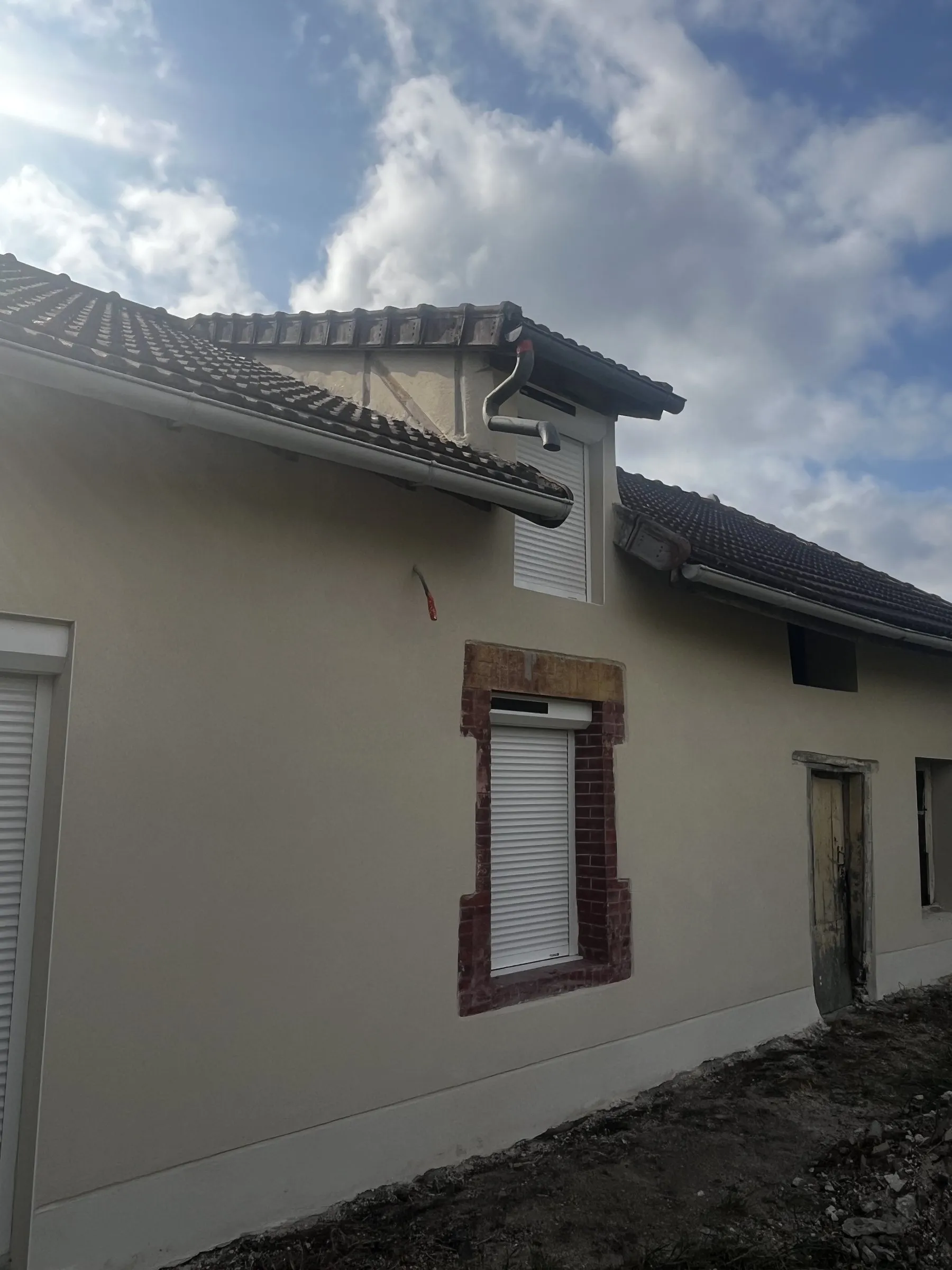 Long pan de la maison après ravalement