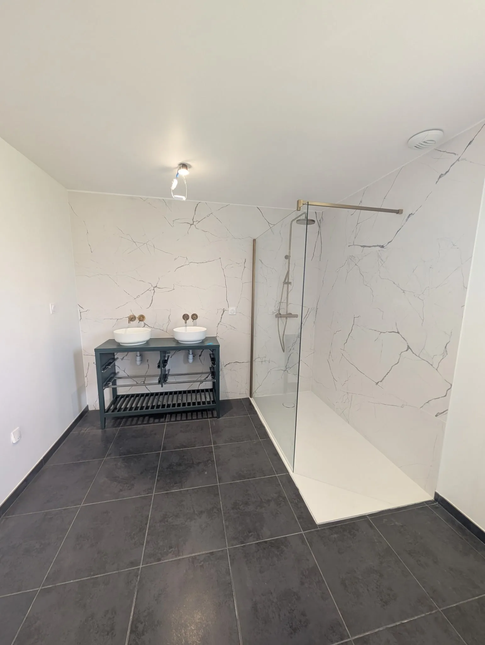 Après : salle de bains de Moulins avant et après rénovation