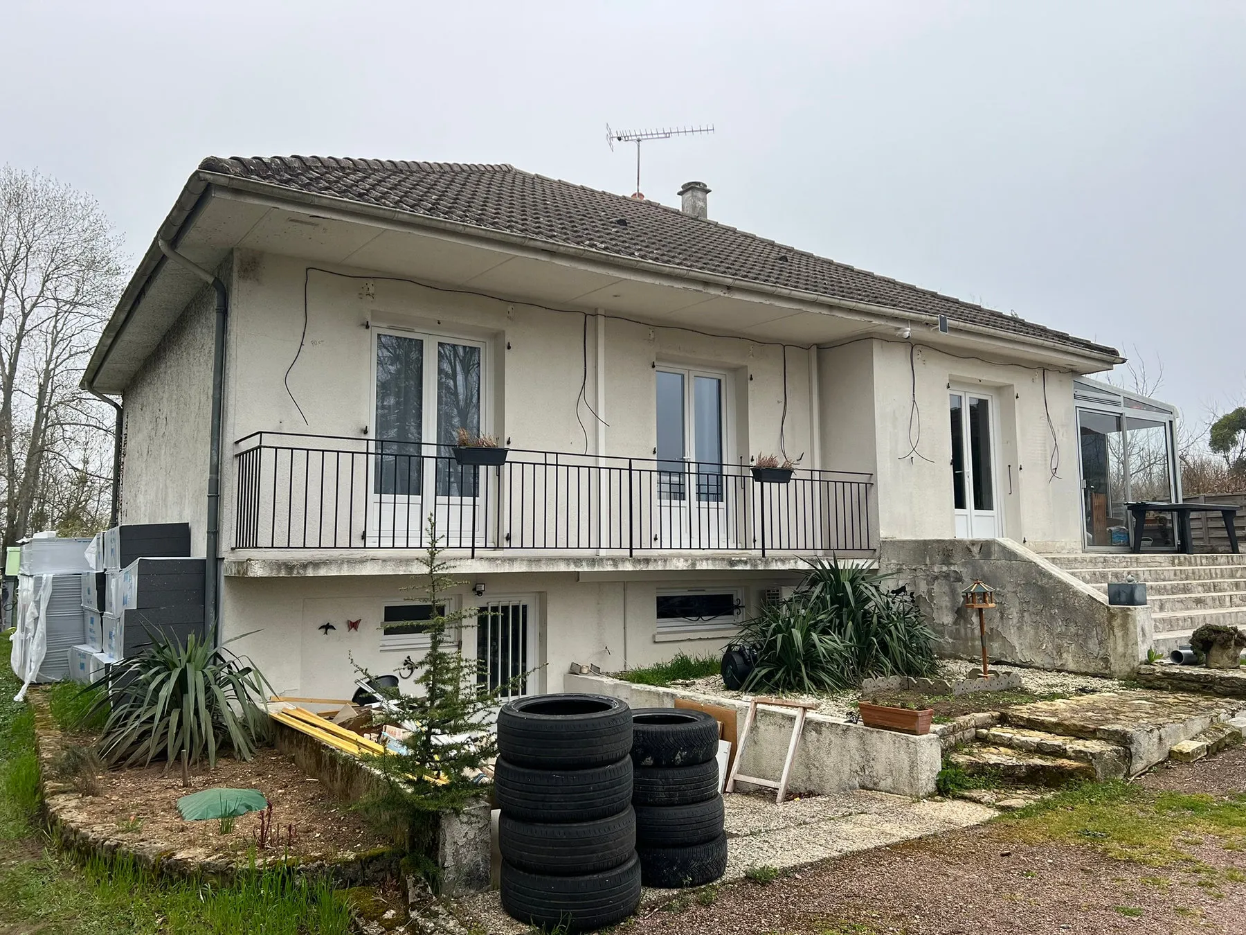 La maison avant travaux, vue de trois quarts