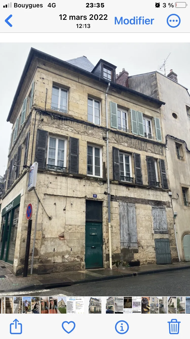 Façade d’immeuble ancien dégradée avant ravalement : pierres abîmées, joints et enduits dégradés