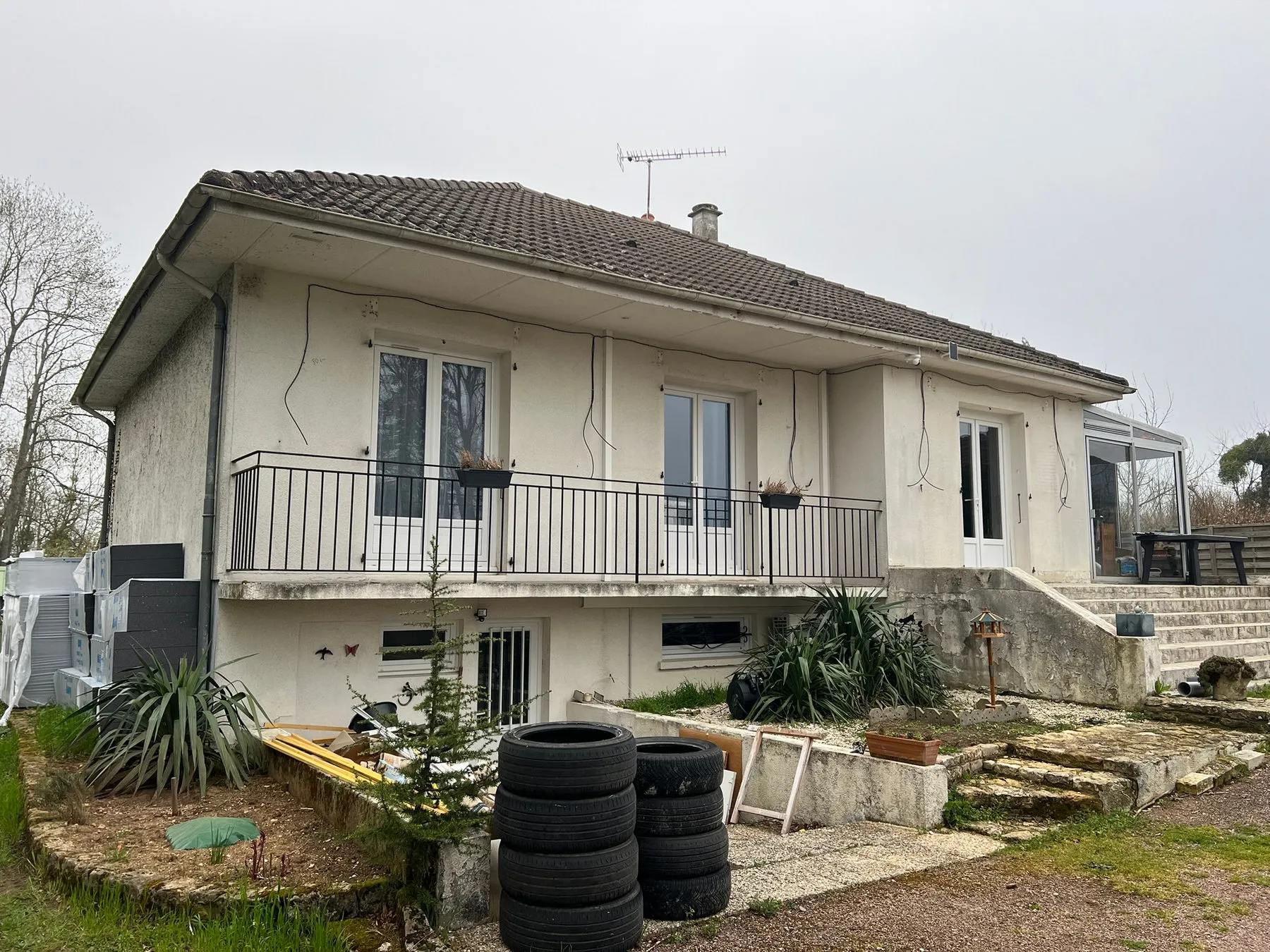 Avant : Façade de la maison de Chevenon avant et après l’isolation thermique par l’extérieur