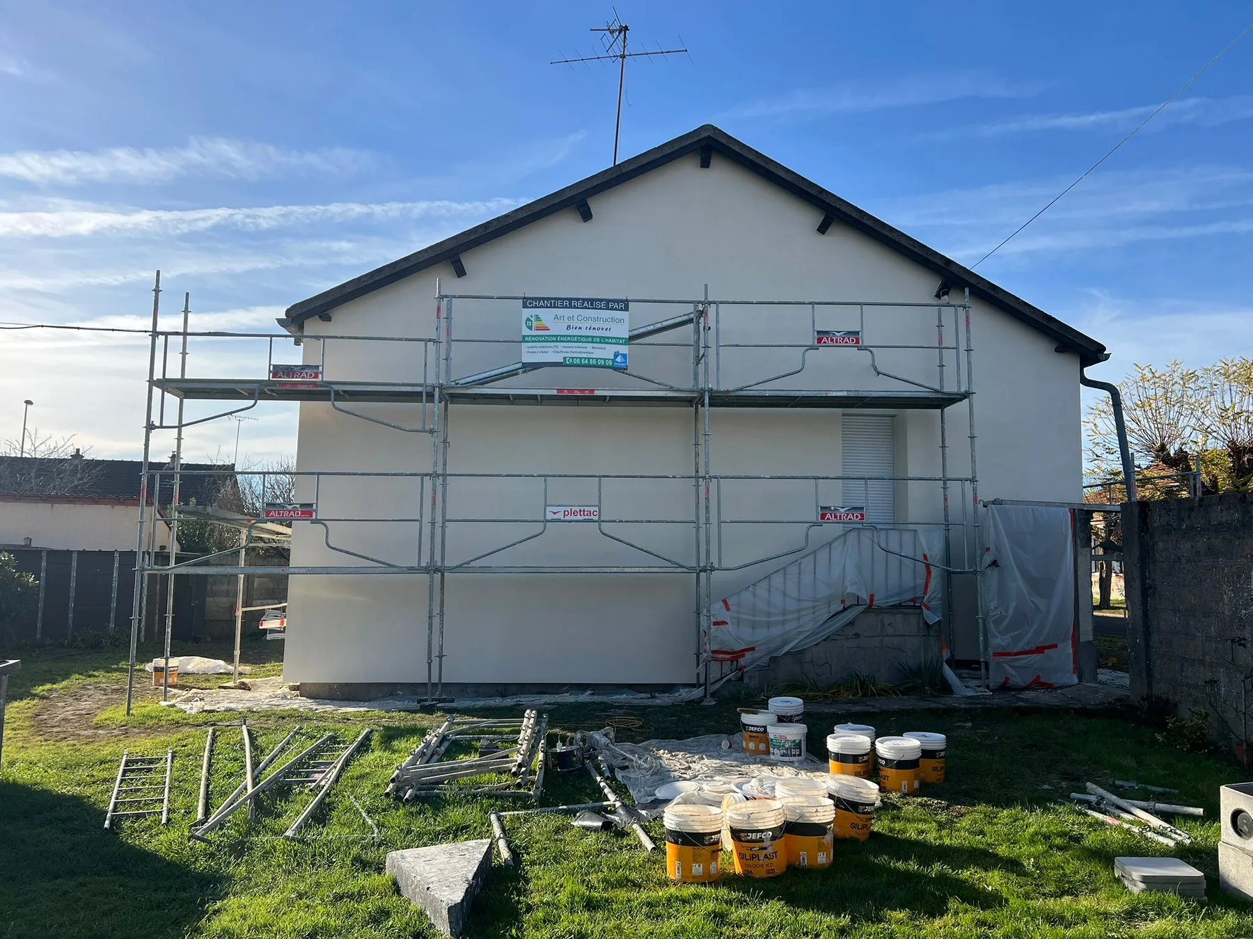 Chantier sous échafaudage