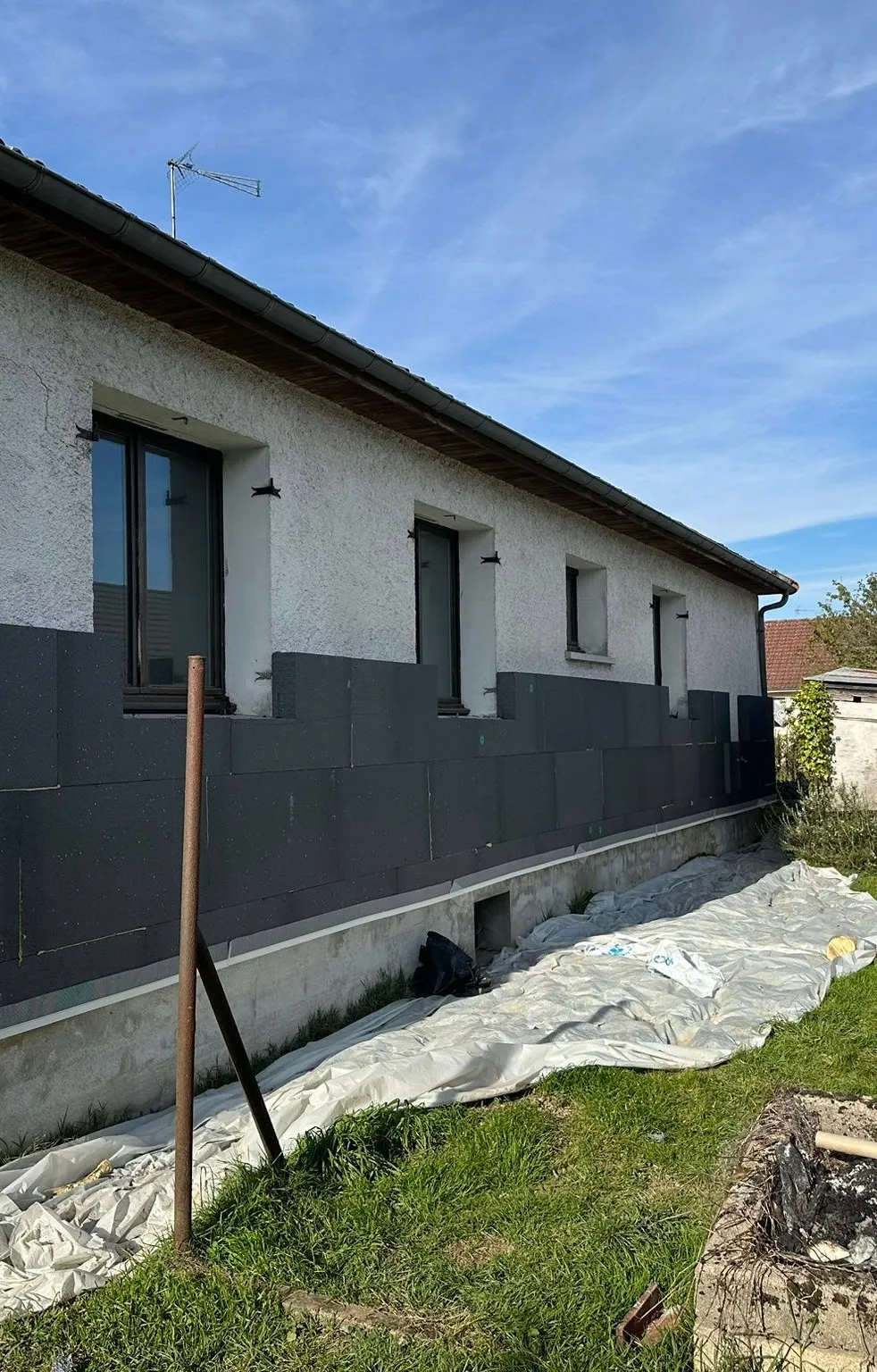 Panneaux isolants en cours de pose