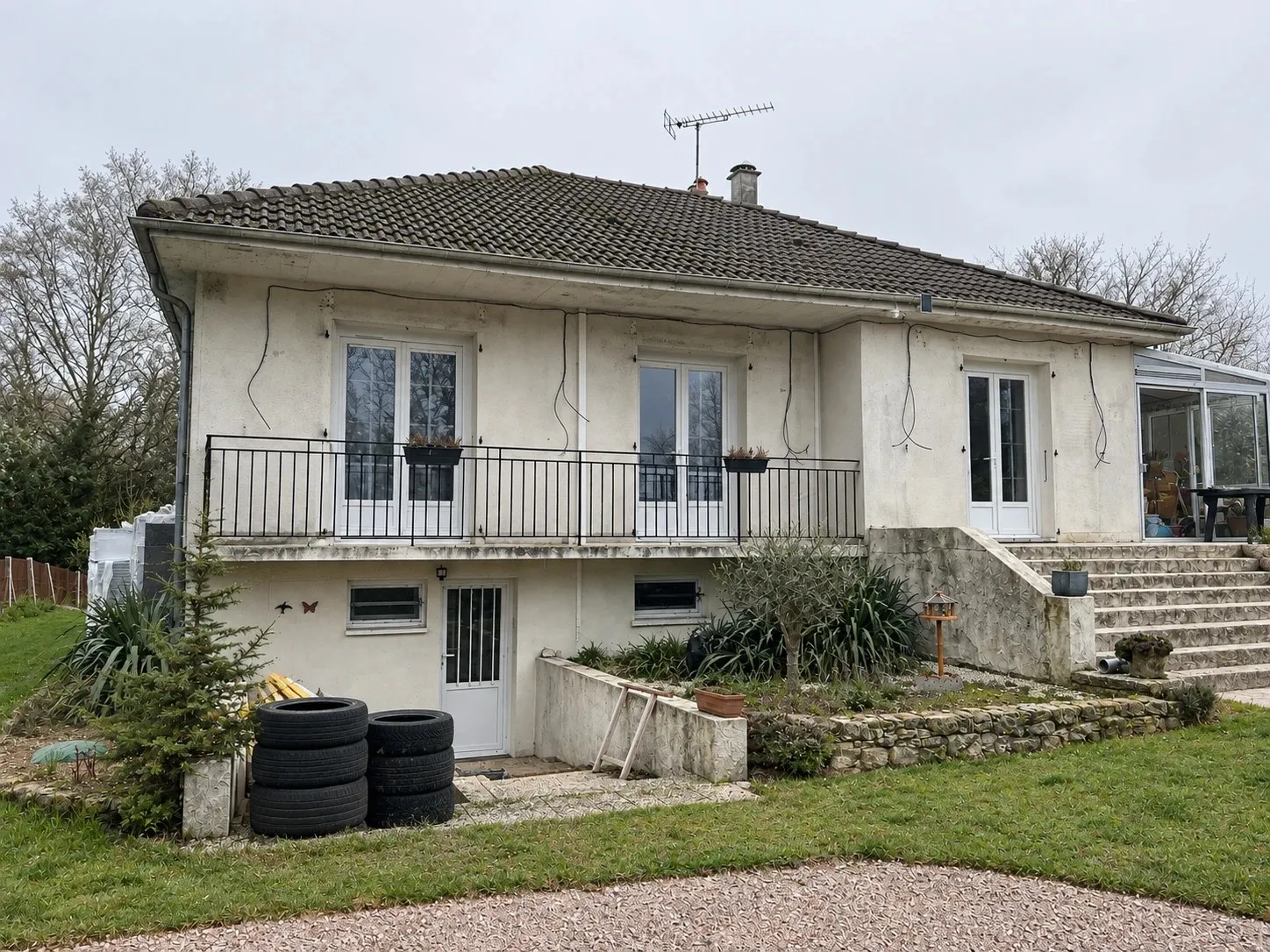 Avant : maison de plain-pied à Chevenon isolée par l’extérieur
