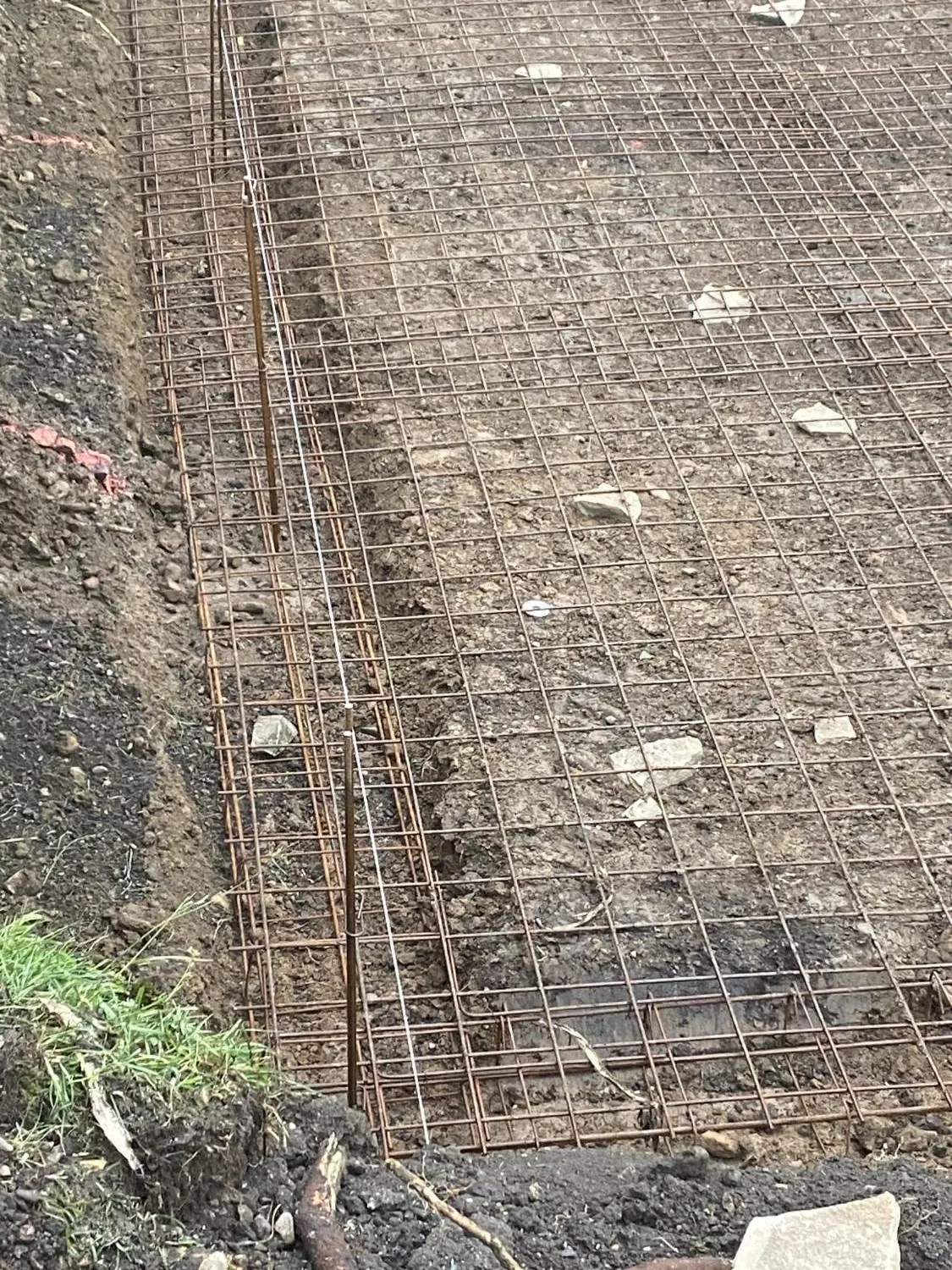 Chaînage périphérique et treillis du radier avant coulage